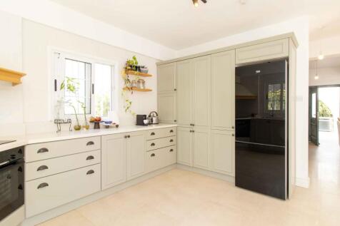 3-bedroom resale villa &#43; recently renovated &#43; renovated new pool &#43;  sea &amp; mountain views Image 9999 9