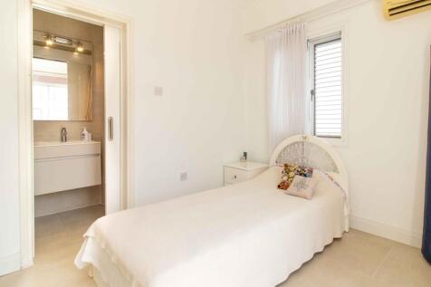 3-bedroom resale villa &#43; recently renovated &#43; renovated new pool &#43;  sea &amp; mountain views Image 9999 23