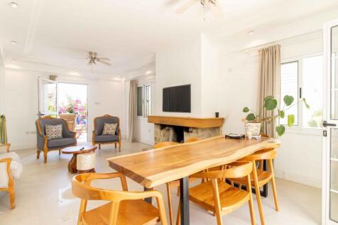 3-bedroom resale villa &#43; recently renovated &#43; renovated new pool &#43;  sea &amp; mountain views Image 9999 6