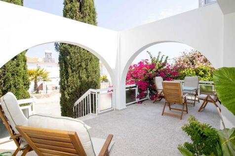 3-bedroom resale villa &#43; recently renovated &#43; renovated new pool &#43;  sea &amp; mountain views Image 9999 27