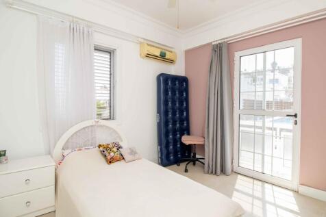 3-bedroom resale villa &#43; recently renovated &#43; renovated new pool &#43;  sea &amp; mountain views Image 9999 22