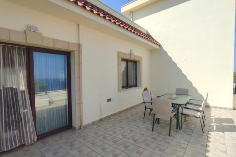 REDUCED-Amazing 3 Bedroom Penthouse with fabulous Design and Seaside location Image 9999 7