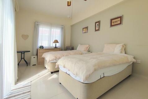 REDUCED-Amazing 3 Bedroom Penthouse with fabulous Design and Seaside location Image 9999 13