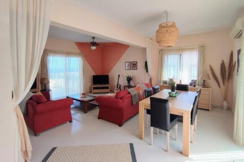 REDUCED-Amazing 3 Bedroom Penthouse with fabulous Design and Seaside location Image 86 5