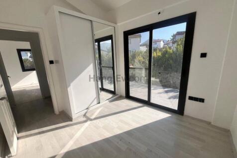 Seafront Luxury 3 Bedroom Modern Villa with mountain and sea views Image 9999 11