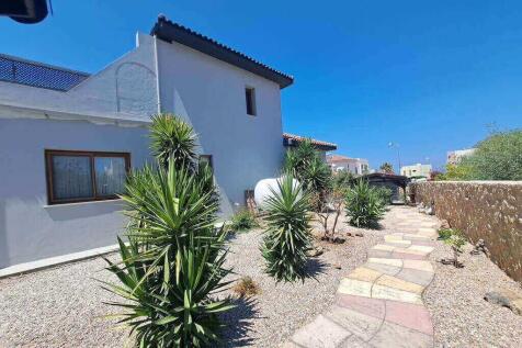 Exquisite 3 Bedroom Villa with Panoramic Views and Prime Location ? A Rare Opportunity Image 9999 9