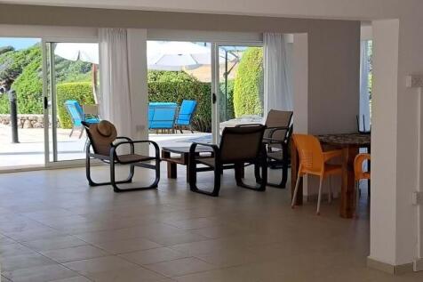 3-bedroom villa &#43; 4m x 8m swimming pool &#43; walking distance to the beach &#43; central heating system Image 9999 16