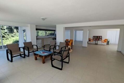 3-bedroom villa &#43; 4m x 8m swimming pool &#43; walking distance to the beach &#43; central heating system Image 9999 20