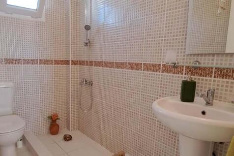 3-bedroom villa &#43; 4m x 8m swimming pool &#43; walking distance to the beach &#43; central heating system Image 9999 15