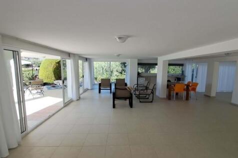 3-bedroom villa &#43; 4m x 8m swimming pool &#43; walking distance to the beach &#43; central heating system Image 9999 17