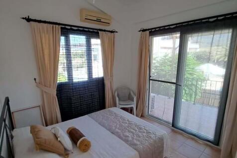 3-bedroom villa &#43; 4m x 8m swimming pool &#43; walking distance to the beach &#43; central heating system Image 9999 14