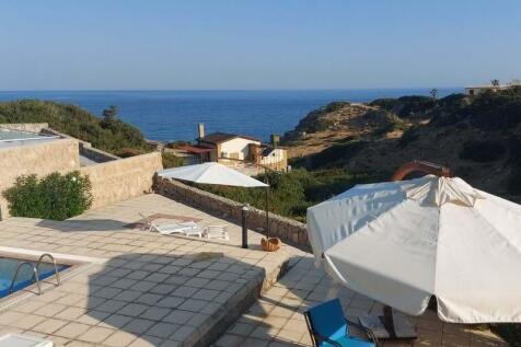 3-bedroom villa &#43; 4m x 8m swimming pool &#43; walking distance to the beach &#43; central heating system Image 9999 22