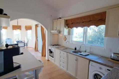 3-bedroom villa &#43; 4m x 8m swimming pool &#43; walking distance to the beach &#43; central heating system Image 9999 8