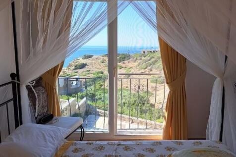 3-bedroom villa &#43; 4m x 8m swimming pool &#43; walking distance to the beach &#43; central heating system Image 9999 12