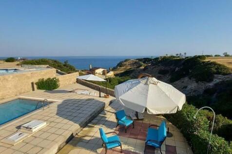 3-bedroom villa &#43; 4m x 8m swimming pool &#43; walking distance to the beach &#43; central heating system Image 9999 21