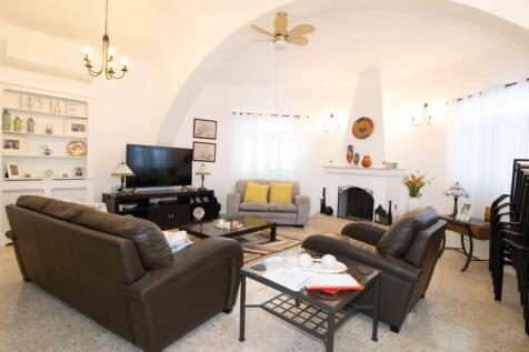 3 bedroom resale bungalow &#43; private pool &#43; roof terrace &#43; fully furnished &#43; central heating &#43;  Turkish Title Deed Image 9999 5