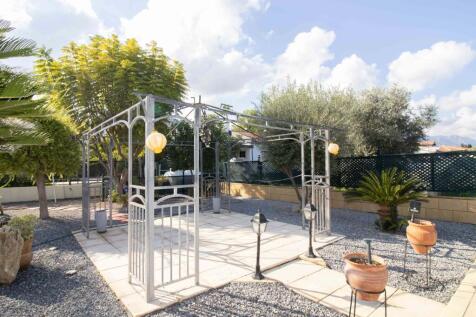 3 bedroom resale bungalow &#43; private pool &#43; roof terrace &#43; fully furnished &#43; central heating &#43;  Turkish Title Deed Image 9999 20