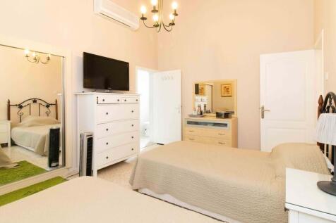 3 bedroom resale bungalow &#43; private pool &#43; roof terrace &#43; fully furnished &#43; central heating &#43;  Turkish Title Deed Image 9999 12