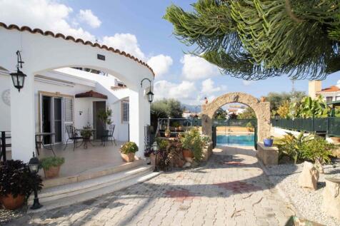 3 bedroom resale bungalow &#43; private pool &#43; roof terrace &#43; fully furnished &#43; central heating &#43;  Turkish Title Deed Image 9999 4