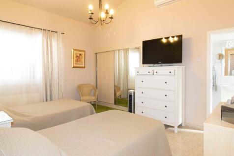 3 bedroom resale bungalow &#43; private pool &#43; roof terrace &#43; fully furnished &#43; central heating &#43;  Turkish Title Deed Image 9999 11