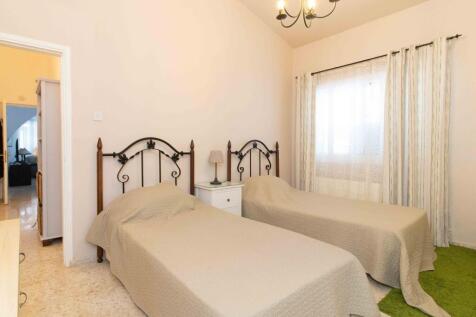 3 bedroom resale bungalow &#43; private pool &#43; roof terrace &#43; fully furnished &#43; central heating &#43;  Turkish Title Deed Image 9999 13