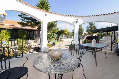 3 bedroom resale bungalow &#43; private pool &#43; roof terrace &#43; fully furnished &#43; central heating &#43;  Turkish Title Deed Image 9999 18