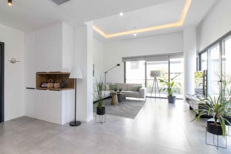 4-bedroom luxury resale villa &#43; fully furnished &#43; swimming pool &#43; VRF system &#43; Photovoltaic solar system &#43; close to a municipal park Image 9999 12