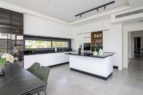 4-bedroom luxury resale villa &#43; fully furnished &#43; swimming pool &#43; VRF system &#43; Photovoltaic solar system &#43; close to a municipal park Image 9999 14