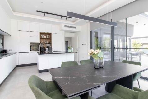 4-bedroom luxury resale villa &#43; fully furnished &#43; swimming pool &#43; VRF system &#43; Photovoltaic solar system &#43; close to a municipal park Image 9999 17