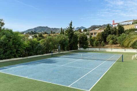 Communal tennis