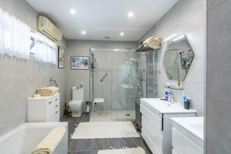 Master ensuite