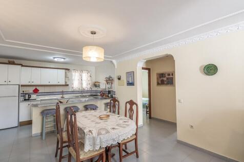 Lower kitchen diner