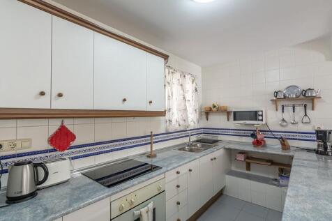 Lower kitchen