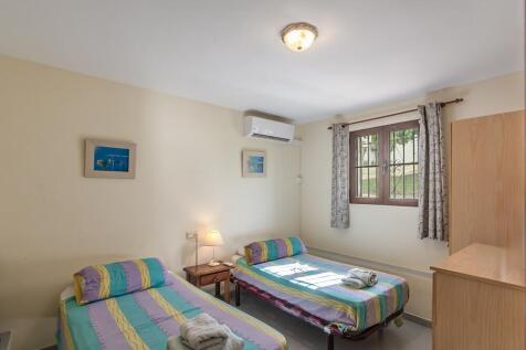 Lower bedroom 2