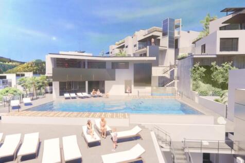 HEATED SWIMMING POOL