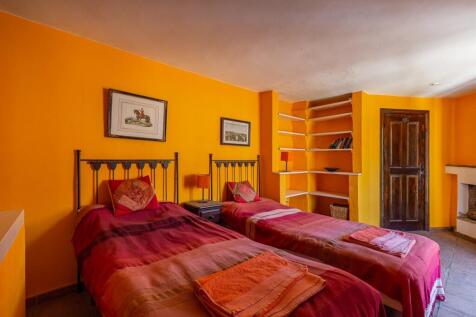 Guest bedroom 3