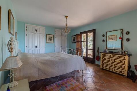 Master bedrooom