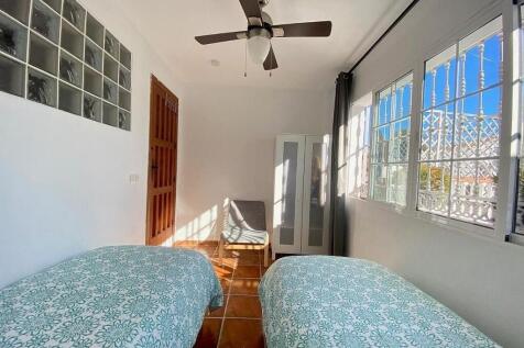 Dorm 4 Bedroom 4 pic