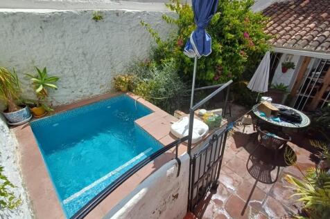 Plunge pool