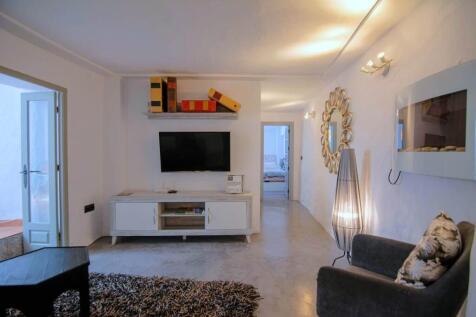 Upper lounge