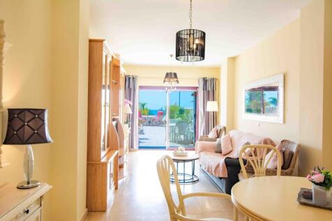 Lounge to terrace