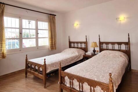 Guest bedroom