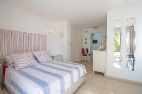 Lower bedroom 1