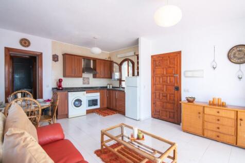 Lounge kitchen