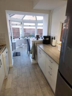 Kitchen 2.jpg