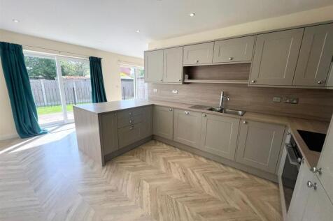 Kitchen..jpg