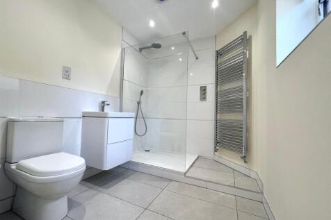 Ensuite two.jpg