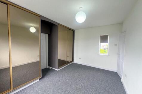 Master bedroom..jpg