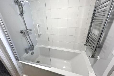 Bathroom..jpg