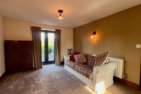 SITTING ROOM.jpg